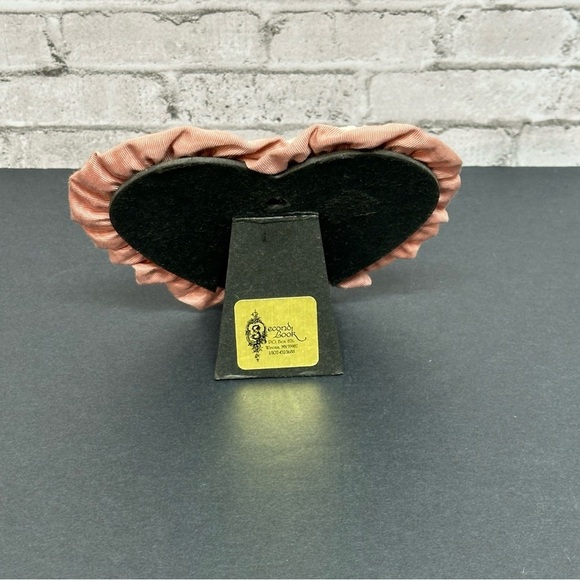 Heart Shape Friends Quote Ruffle Calligraphy Heart Decor 6 in X 6 in Vintage - Picture 5 of 12